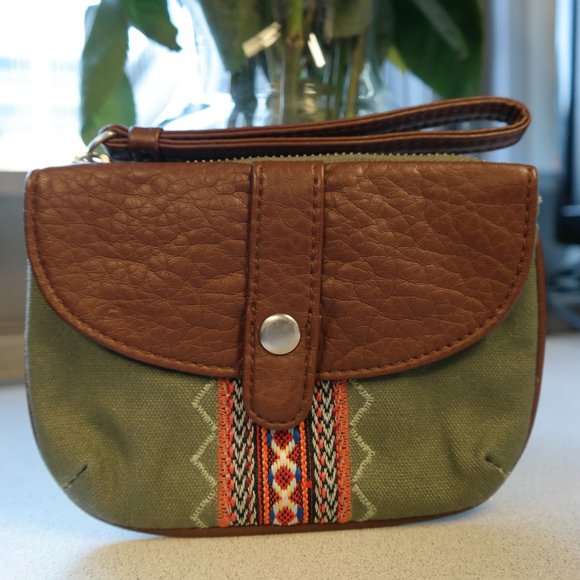 Aeropostale Handbags - NWOT Aeropostale Chic Wristlet